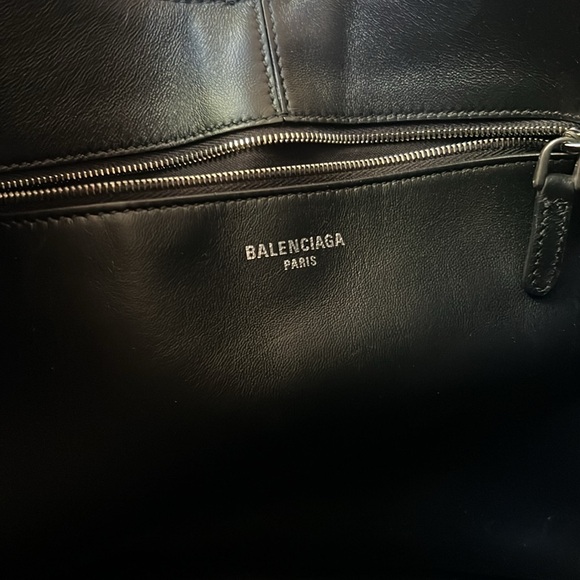 Balenciaga Medium Locker Hobo Bag - Picture 9 of 11